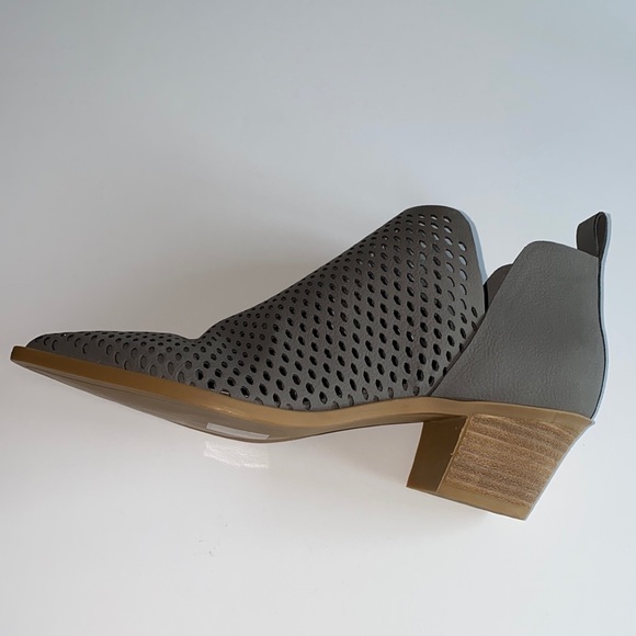 Dolce Vita Grey Ankle Booties SZ 8.5 NEW! - Picture 2 of 5